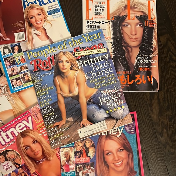 13 vintage Britney Spears magazines including her Stages book. - Picture 3 of 4